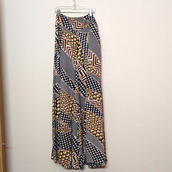 Gracia Gorgeous Black, Gold, and Cream Patterned Maxi Skort Size Small - Picture 7 of 10